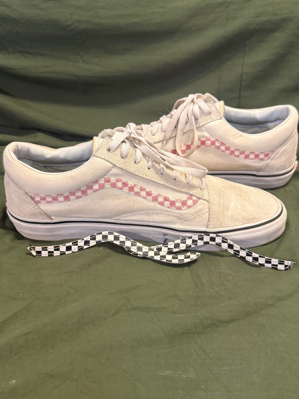 Vans Low-Top Sneakers with Red Checker Stripe on Cream Upper